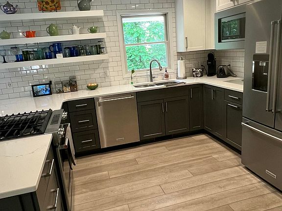 4th image of 5437 Grand River Dr NE