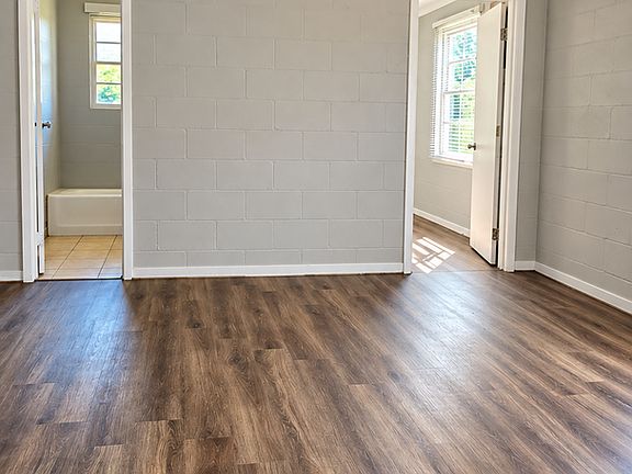 3rd image of 712 Burke Ave APT B