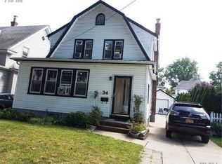 34 Spooner St, Floral Park, NY 11001