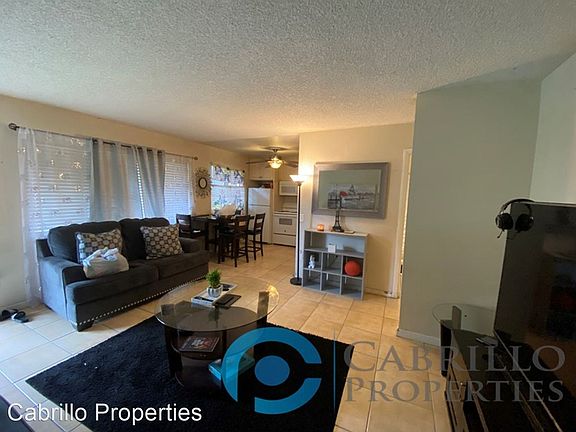 4th image of 925 Martin Dr APT 10