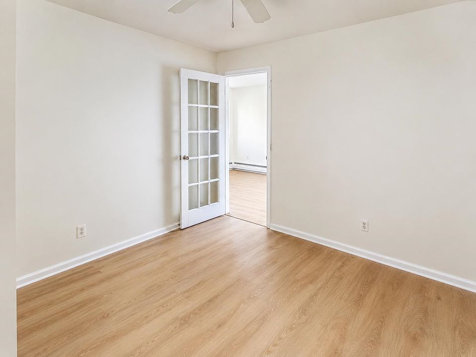 1st image of 920 Broadway APT 2R