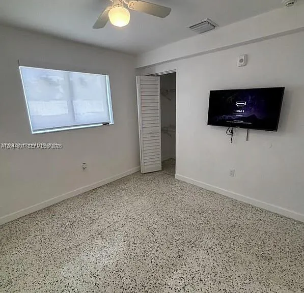 560 NW 1st St #7 — Photo 13