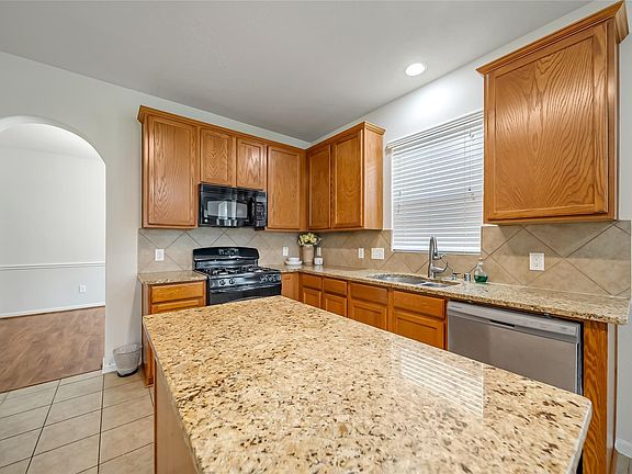 4th image of 8811 Henrico Ln