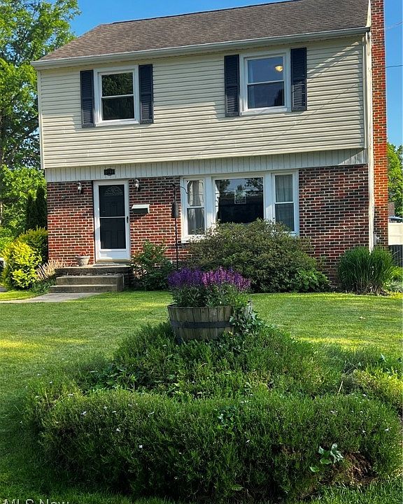1st image of 1750 Kingsley Ave