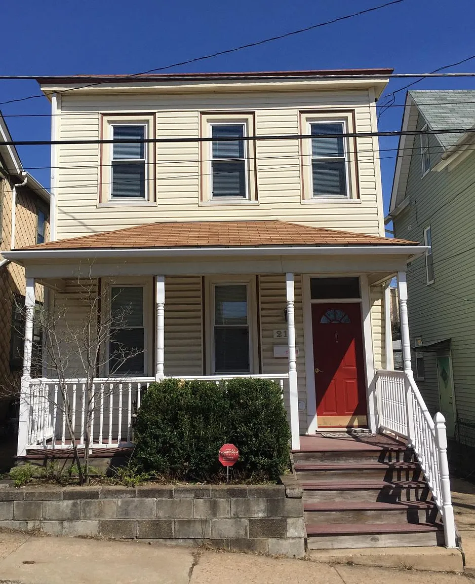 217 Smith Way photo 1
