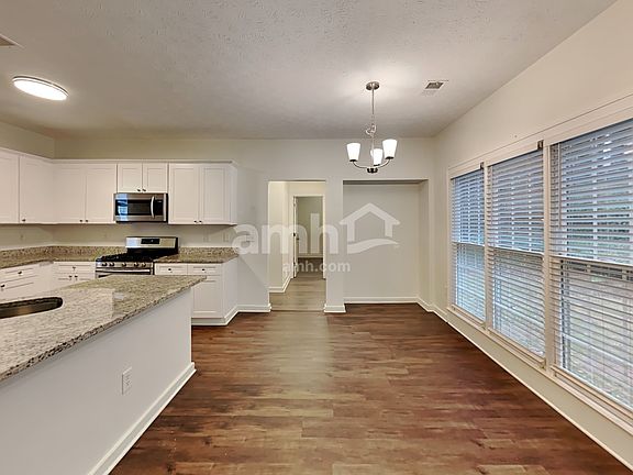 3rd image of 3075 Kings Dr NW