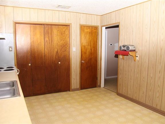 3rd image of 110 Whippoorwill Dr