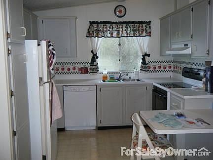 All good working condition
						:
						Roomy Kitchen ....refrigerator, dishwasher, garbage disposal, range.