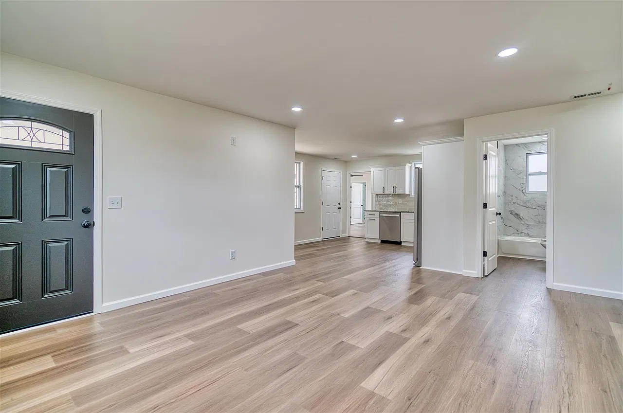 3 bed, 1350 sqft, $1,500 — Photo 3