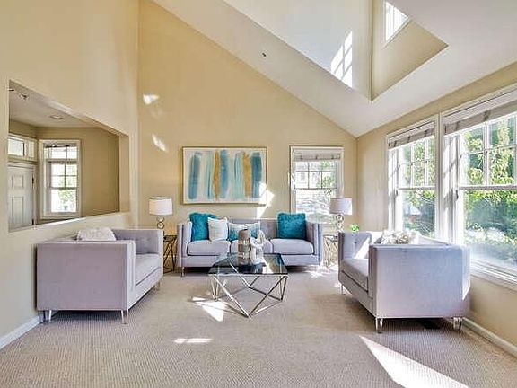 3rd image of 529 Driscoll Pl