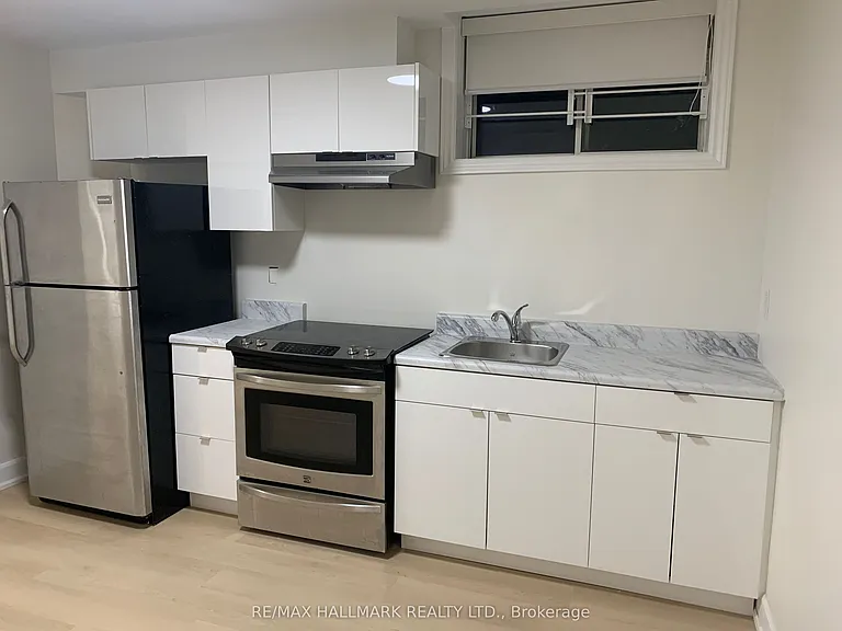 118 Fairholme Ave #1 — Photo 4