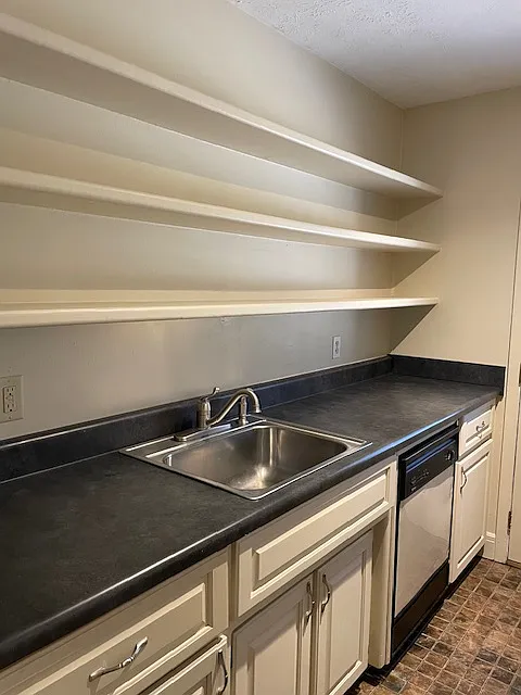 1 bed, 850 sqft, $1,190 — Photo 2