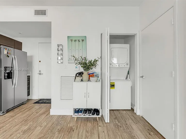 90 SW 3rd St #4303 — Photo 13