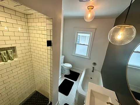 606 Harvard St — Photo 9