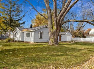 102 Iris Rd, Darien, IL 60561