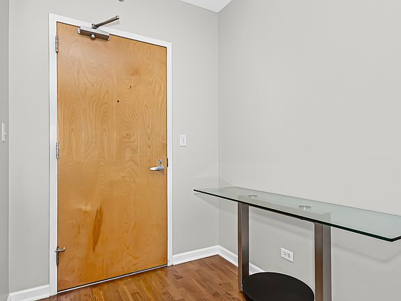2nd image of 1212 N Wells St APT 703