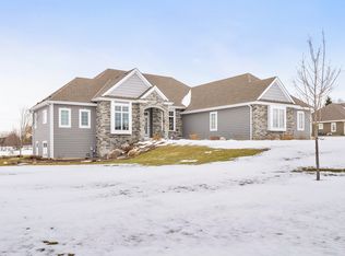 W273N6669 Ardeevin Ct, Lisbon, WI 53089