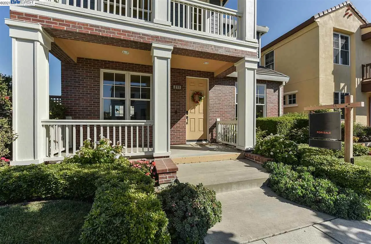 4 bed, 3.0 bath, 2035 sqft, $6,200 — Photo 3