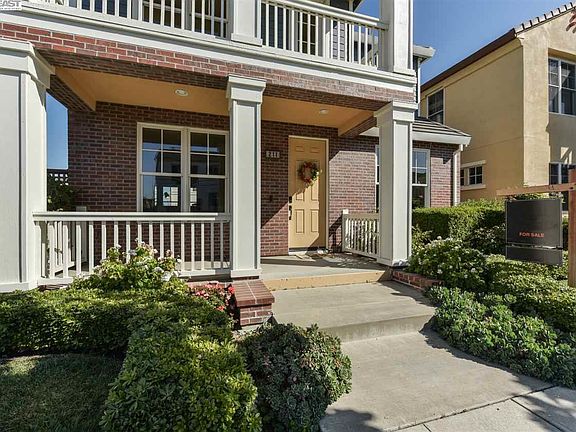 3rd image of 211 Kingfisher Ave