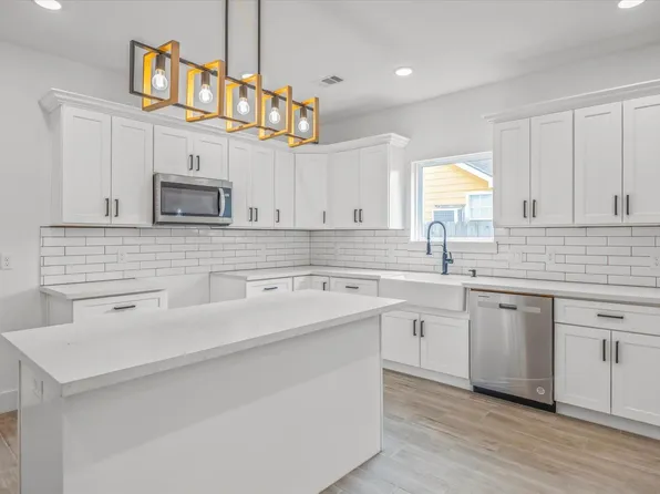 2015 Brackenridge St #A, Houston, TX 77026