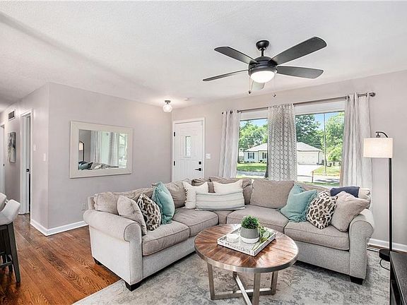 3rd image of 8761 Larsen St