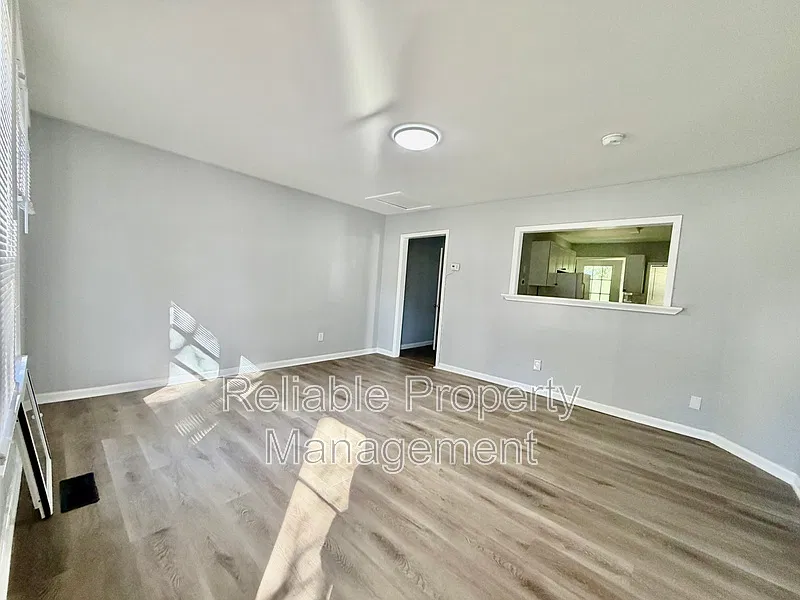 517 S Fuquay Ave — Photo 3
