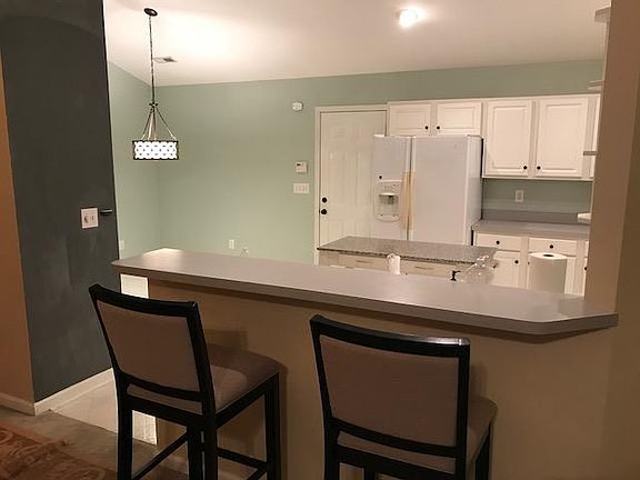kitchen - breakfast bar