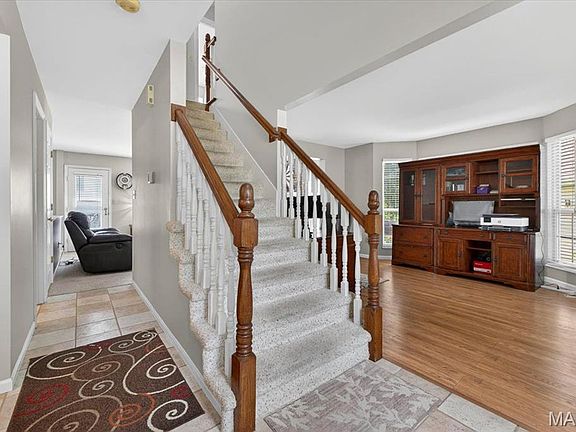 3rd image of 2 Cotillion Ct