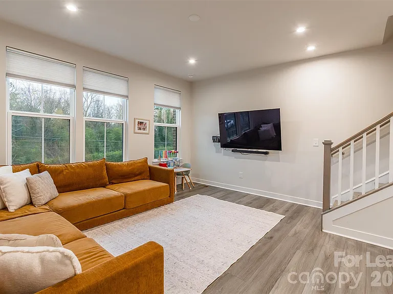924 Broad River Ln — Photo 6