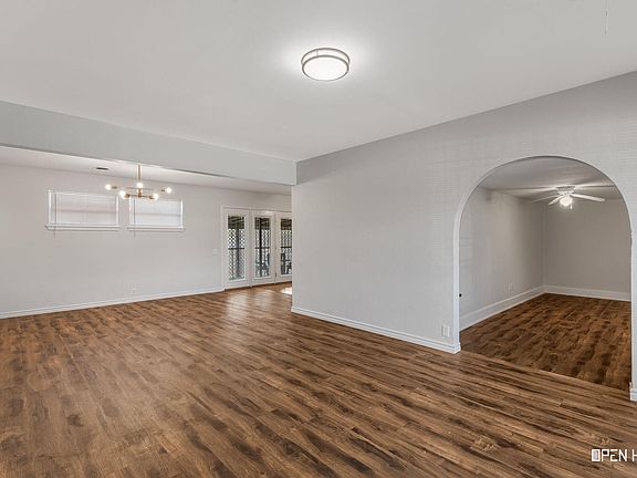 4th image of 1604 Parkdale Dr