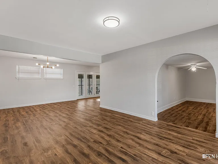 1604 Parkdale Dr — Photo 4