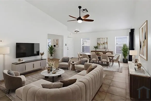 948 E Laredo St — Photo 1