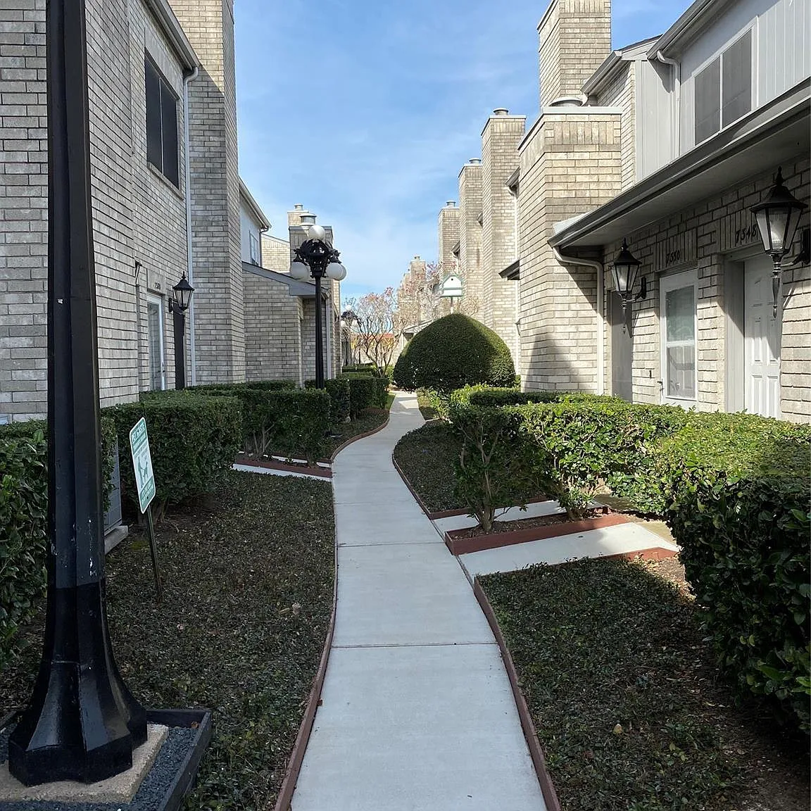 2 bed, 2.5 bath, 1470 sqft, $1,800 — Photo 1