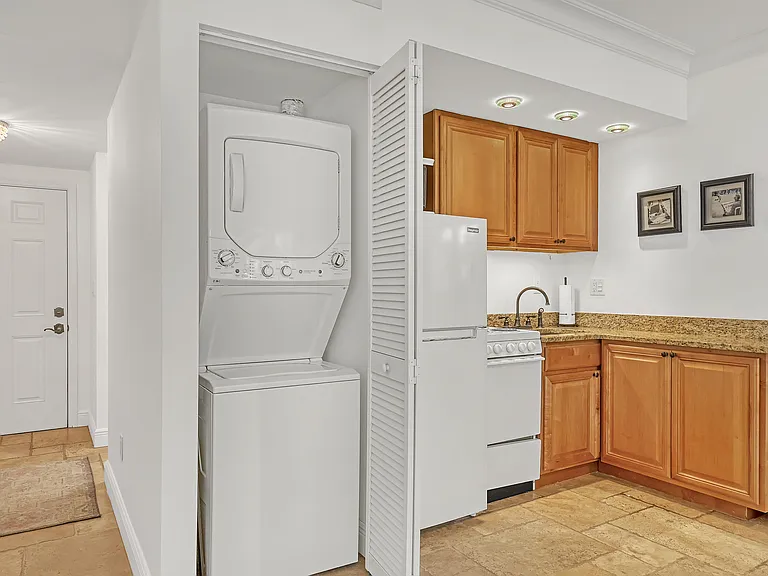 11863 Wimbledon Cir #408 — Photo 8