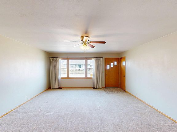 3rd image of 423 Ash St
