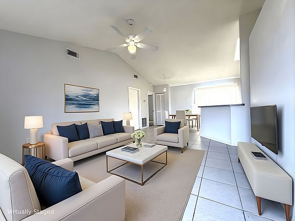 3rd image of 3221 Lackland Dr