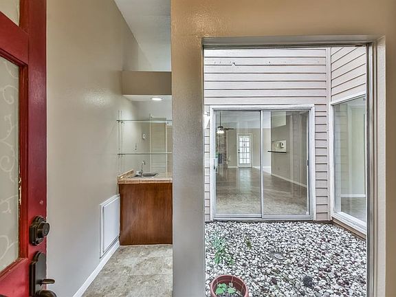 3rd image of 15306 Oak Terrace Dr