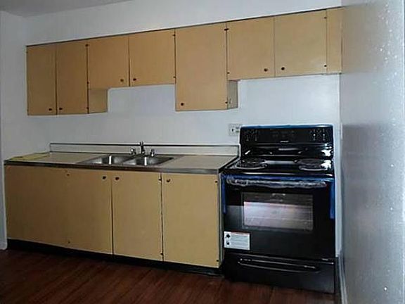 3rd image of 521 S Milwaukee Ave