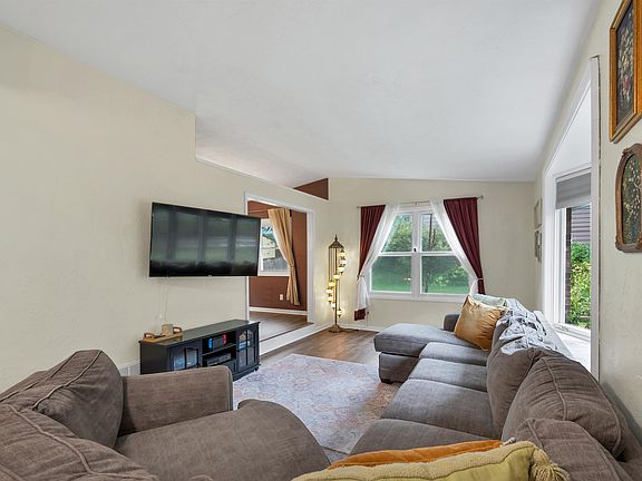 4th image of 158 Winchester Way
