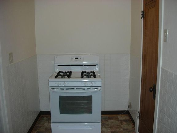 4th image of 254 Tremaine Ave APT 16
