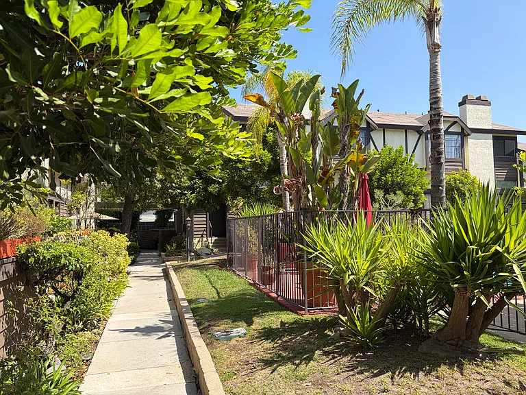 19355 Sherman Way #25 — Photo 20