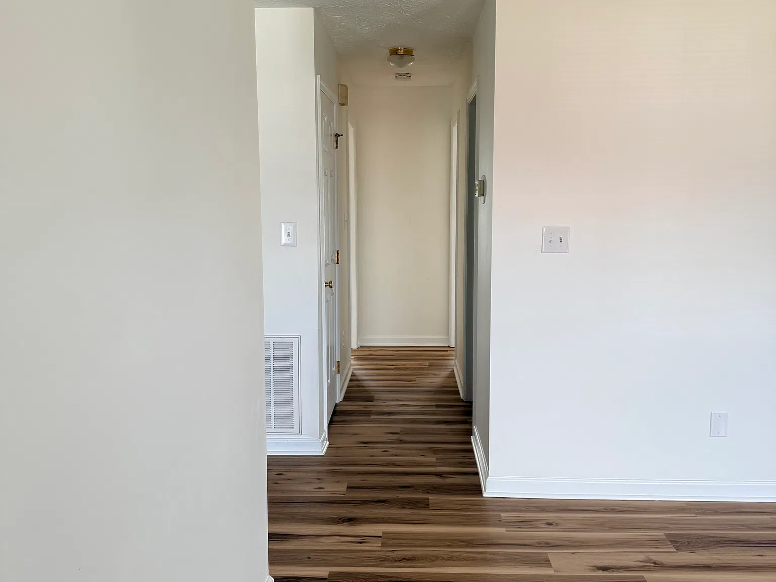 2 bed, 1000 sqft, $1,100 — Photo 4
