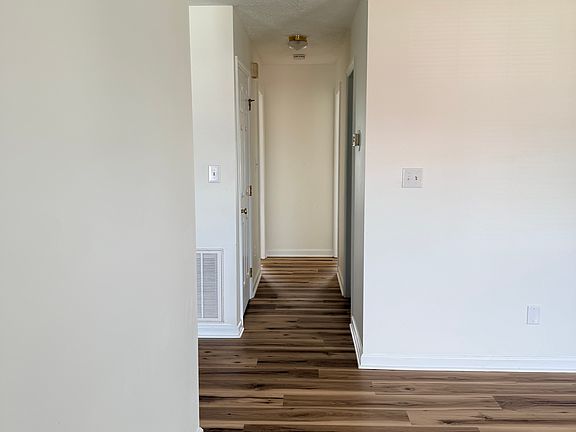 4th image of 1034 Pinoak Dr #1032