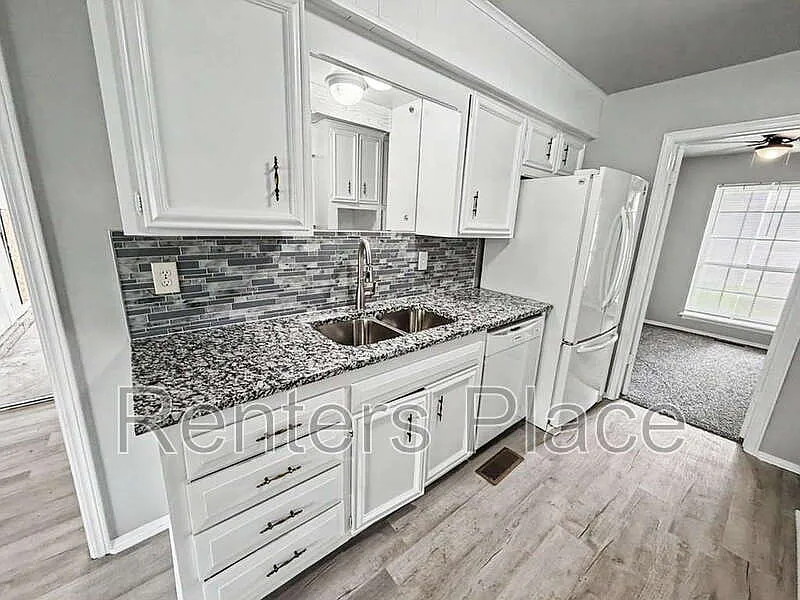 3 bed, 2.0 bath, 1714 sqft, $1,995 — Photo 4