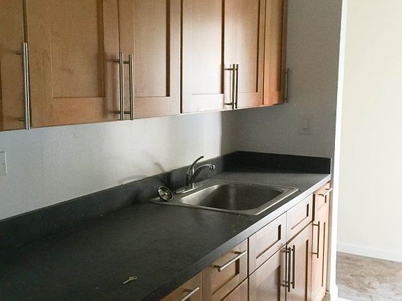 3rd image of 273 W 131st St APT 2B