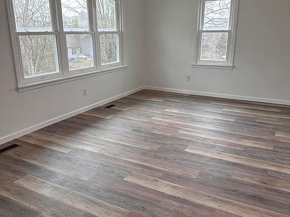 2nd image of 605 Cedar St