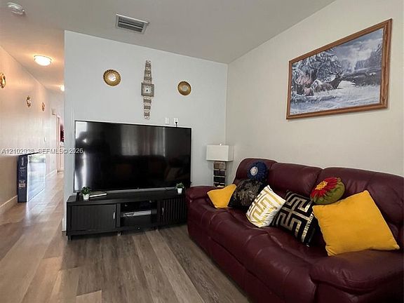5th image of 801 E 28th St #801