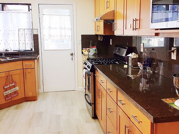 5th image of 998 La Mesa Ter #1