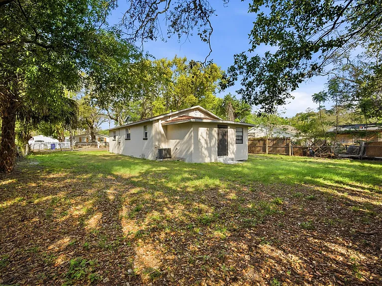 10019 N Jasmine Ave — Photo 21