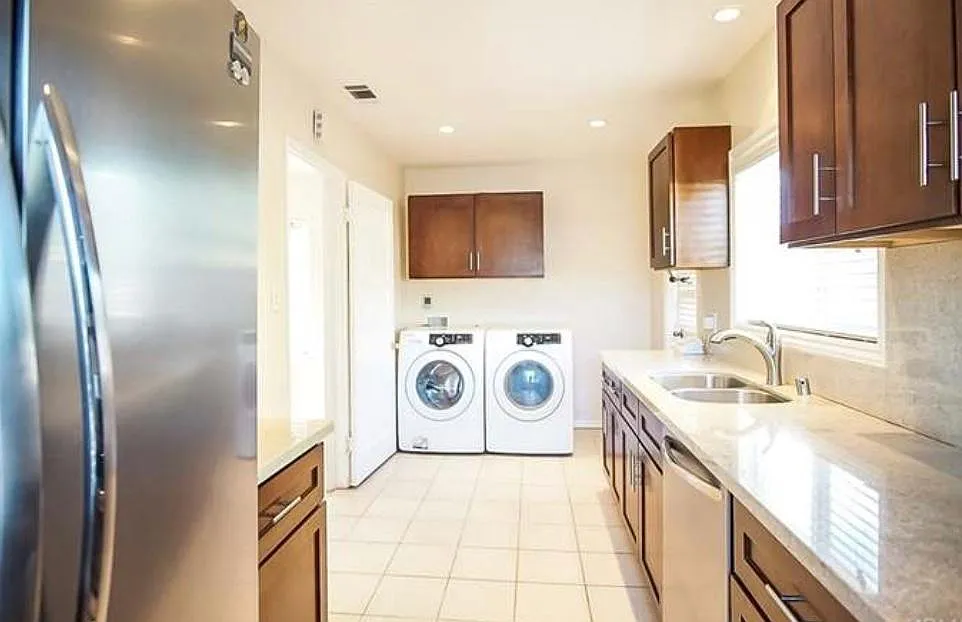 6713 Enfield Ave — Photo 4